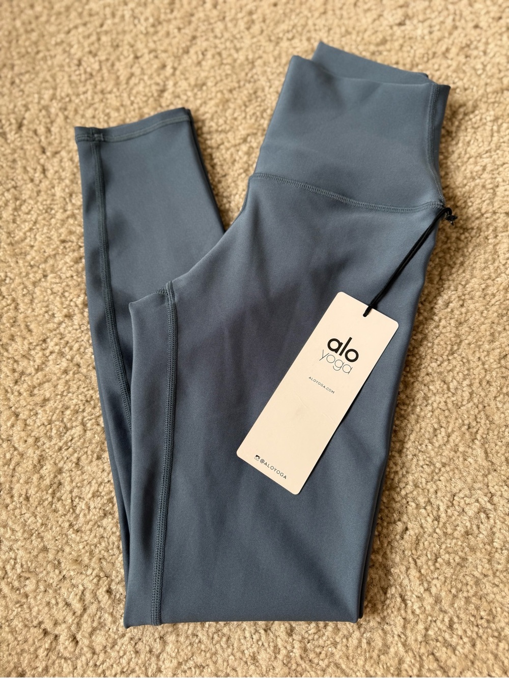 💙NWT💙ALO YOGA 🤍